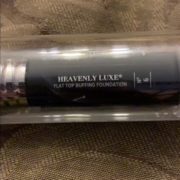 📣Brand new It Cosmetics Heavenly Luxe No 6 brush - Picture 2 of 3